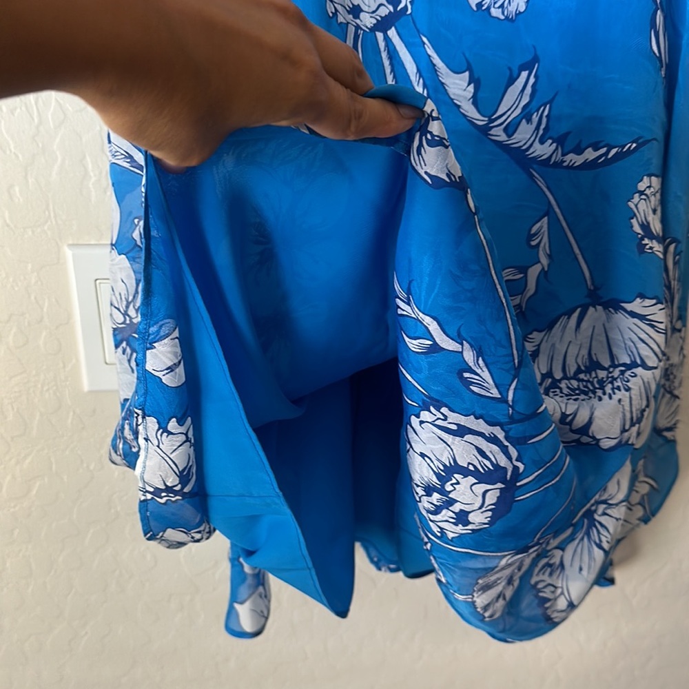 Alice + Olivia Rhi Tiered Hem Tank Dress in Ladybug Garden Blue and White Size L - Picture 6 of 13